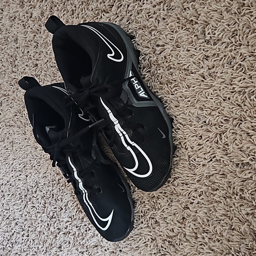Nike Alpha Menace 3 WIDE football cleat